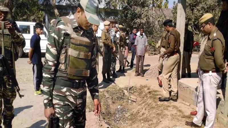 Three security personnel injured in IED blast