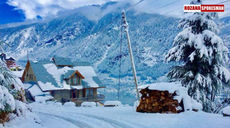 Himachal Pradesh Weather Forecast Update: Tourist Influx Amid Christmas Snowfall; Roads Blocked