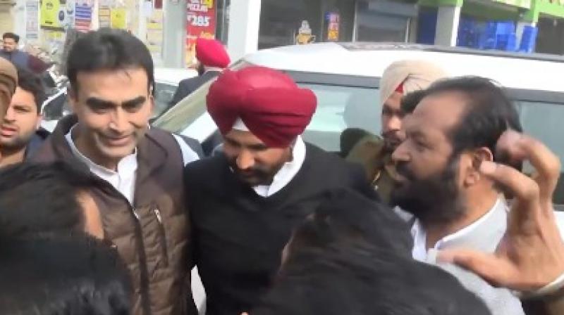 MGNREGA: Congress leaders, MP Raja Warring, stage a protest in Mohali