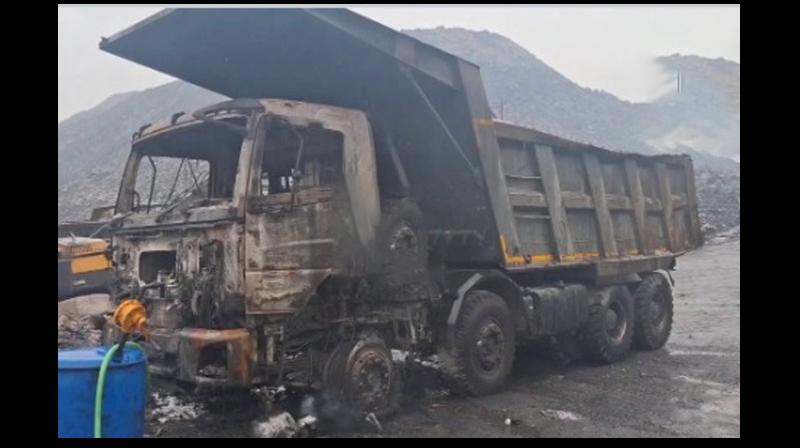 Hazaribagh, Jharkhand: Miscreants Sets 6 Trucks, Including Three Poclains On Fire, Miscreants On Run