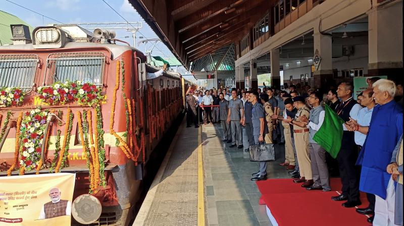 J&K News: LG Manoj Sinha Flags off Parcel Train from Budgam to Adarsh Nagar, Delhi to Boost Economy 