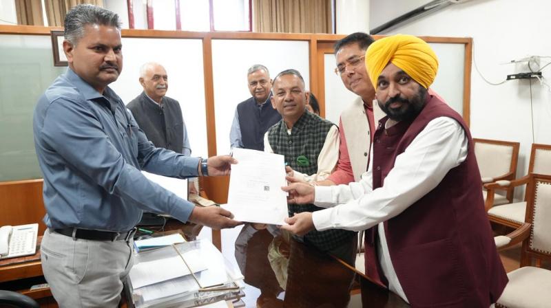 Aam Aadmi Party Candidate Rajinder Gupta Files Nomination For Rajya Sabha Elections