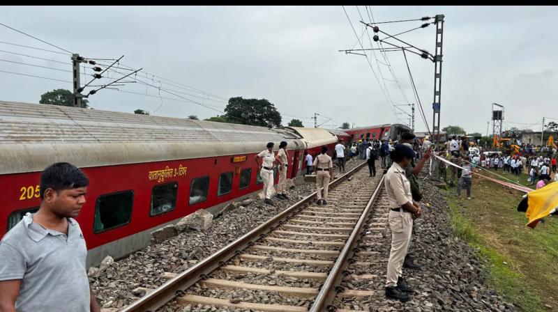 Train Derailment Today: 2 killed, 20 injured as Howrah-Mumbai Express train derails in Jharkhand