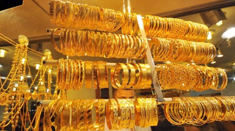 Gold extends losses on global cues, low demand