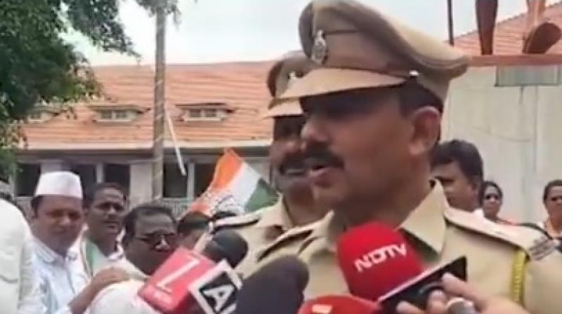 Pune Police Arrest Man for Attempting to Damage Mahatma Gandhi Statue