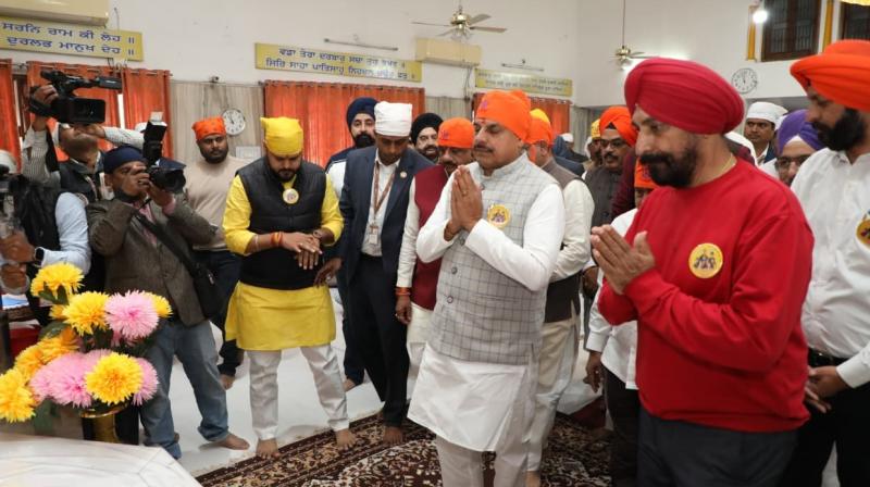 Madhya Pradesh CM pays obeisance at Gurudwara on Veer Bal Diwas