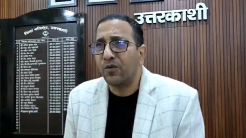 Uttarakhand: Major traffic disruptions due to snowfall; govt arranges food, stay, bonfires for tourists