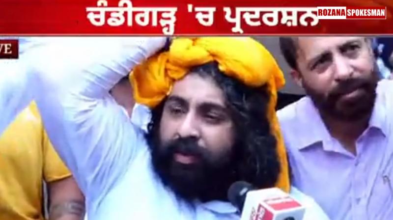 AAP Protest Today Outside BJP Office in Chandigarh; Harjot Bains' Turban Removed 