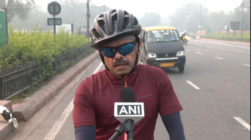 Delhi's Air Quality Plunges Post-Diwali; Residents Complain of Breathing and Eye Irritation; Air Quality Enters 'Red Zone (Image Courtesy: ANI)