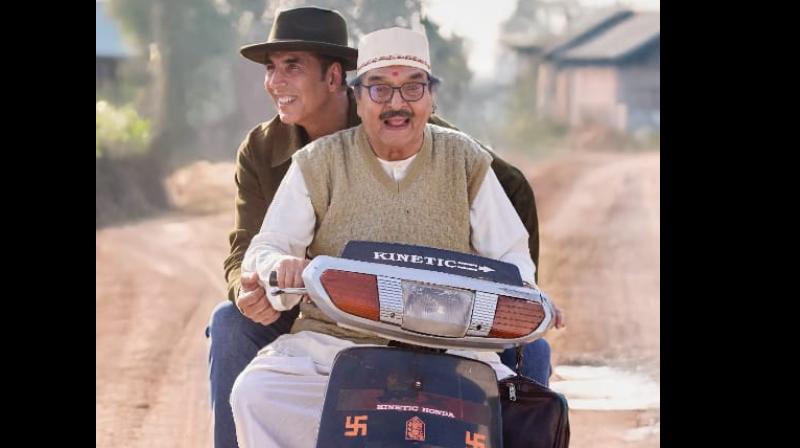 Bollywood Actor Akshay Kumar Mourns the loss of Govardhan  Asrani:  “Had just shared the warmest of hugs”