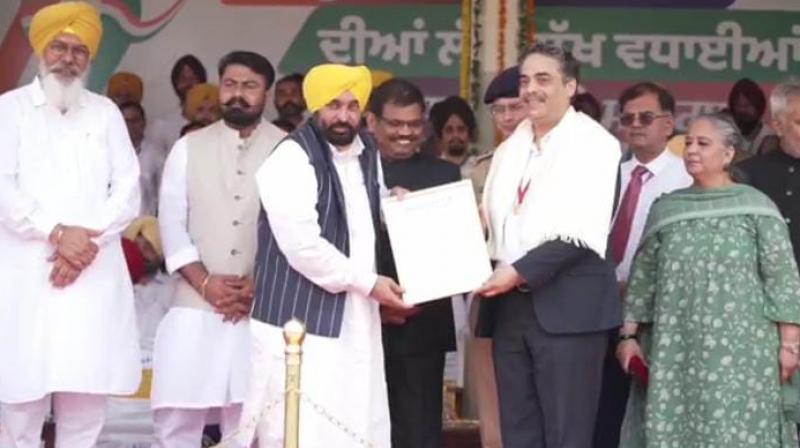 Dr. Hitender Suri Honoured with Prestigious “Punjab State Award 2025” by CM Bhagwant Mann