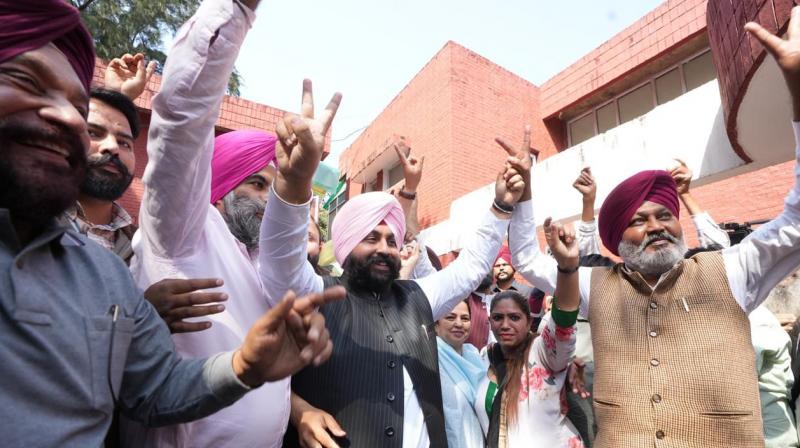 AAP Punjab Celebrates Court's Verdict in Favour of Arvind Kejriwal and AAP Leaders with Festive Fervour in Chandigarh File Photo.