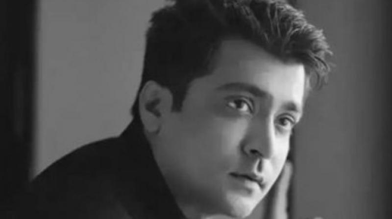 Despite his deteriorating condition, he continued to work due to financial constraints and his dedication to his craft. The actor had been living alone in “Kodambakkam”, where his mortal remains will be kept for the public to pay their last respects.