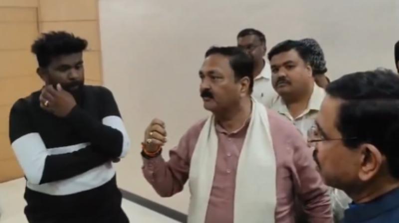 Karnataka News: BJP worker allegedly disrobed; Union Minsiter meets family