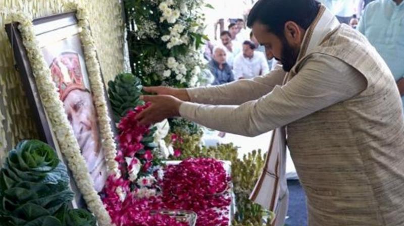 Haryana CM Nayab Singh Saini Offers Condolences to Bhupender Yadav on Father's Demise 