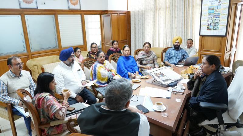 Punjab Govt to Soon Provide Smartphones to Anganwadi Workers and Helpers; Work Underway