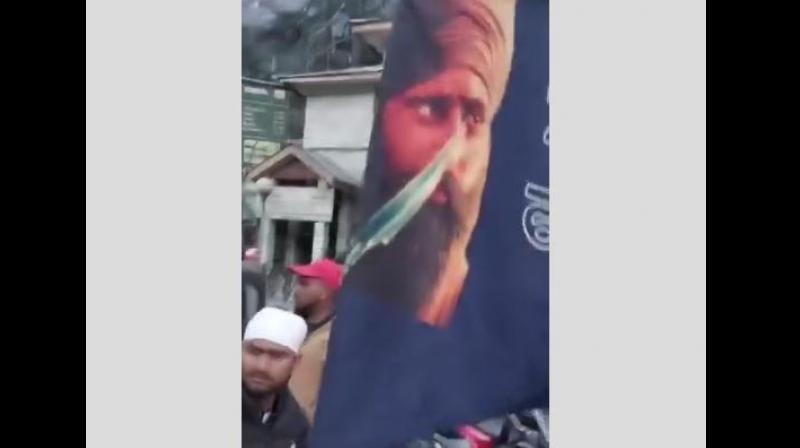 Tension in Manali After Youth Displays Bhindranwale Flag on Bike, Locals Force Removal