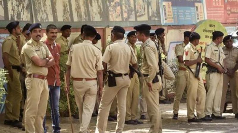 Police fired teargas shells to control the mob