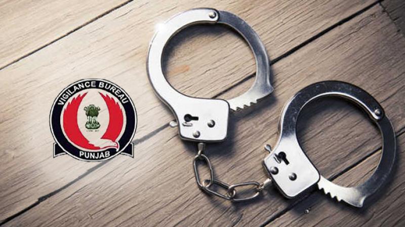 State Vigilance Bureau nabbed a Jail warder 