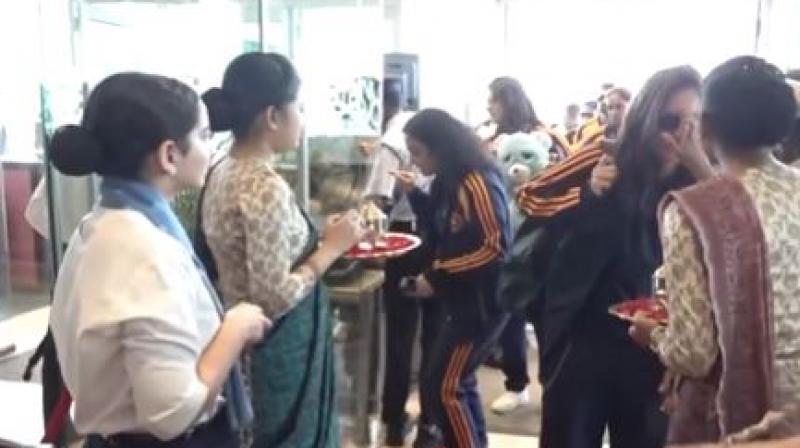 Indian Women's Cricket Team Receives Warm & Celebratory Welcome At Their Team Hotel In Colombia