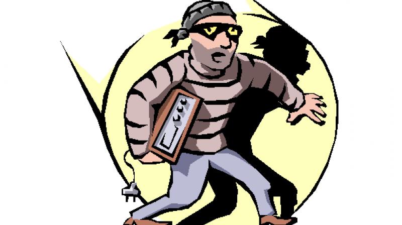 Two Army jawans were robbed of all their belongings