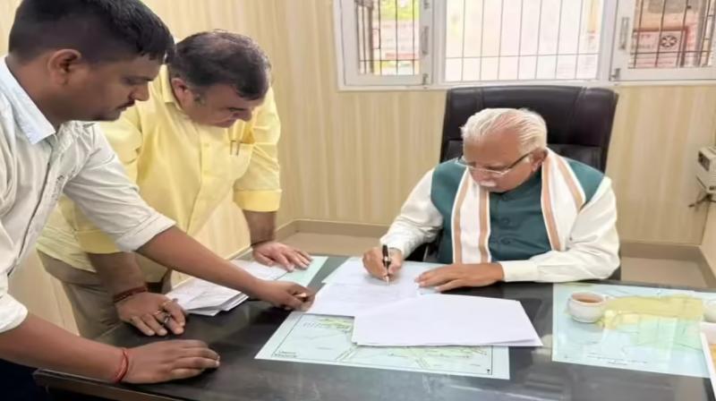 Union Minister Manohar Lal Khattar Sells Ancestral Land in Rohtak; Money to Be Donated to PM's Relief Fund