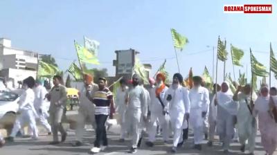 Punjab Farmers Stage 'Chakka Jam' Over Paddy Procurement Issues and Other Demands