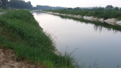 2 engineering students fall in Bawana Canal