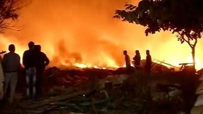 Fire in plastic waste in Delhi, 