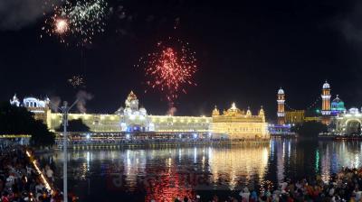 Fireworks Illuminate Golden Temple on Gurpurab 2023