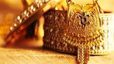 Gold Dips to Five-Week Low as Market Shifts Away from Safe Havens