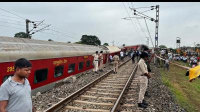 Train Derailment Today: 2 killed, 20 injured as Howrah-Mumbai Express train derails in Jharkhand