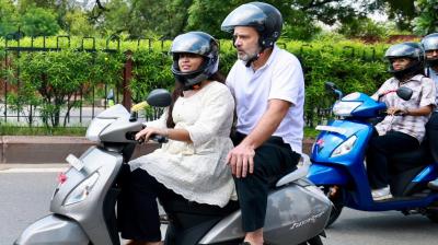 Rahul Gandhi with Girl Student in Jaipur