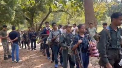 21 Maoist Cadres Voluntarily Join Mainstream In Chhattisgarh; Hand Over Weapons