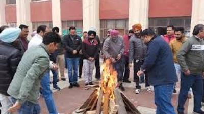 Union leaders highlighted alleged discrimination, claiming that while IAS and IPS officers receive regular DA hikes, over 3.5 lakh employees and 4 lakh pensioners continue to wait for their dues. File Photo.