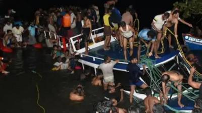 Tourists Boat Capsizes in Kerala