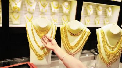 Gold prices declined by Rs 30