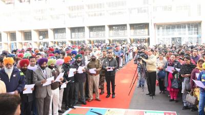 Punjab Secretariat staff members pledged to cast their votes without fear