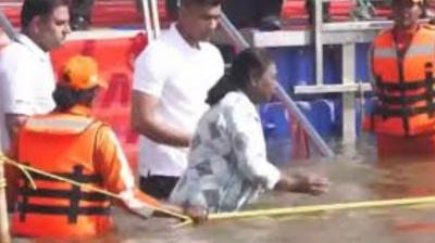 President Droupadi Murmu Takes a Holy Dip at Mahakumbh in Prayagraj