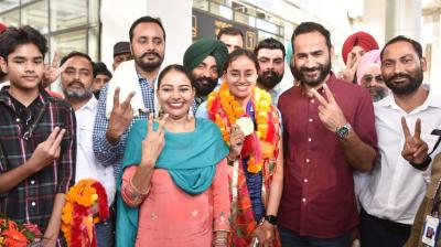 Minister Meet Hayer with Archer Parneet Kaur