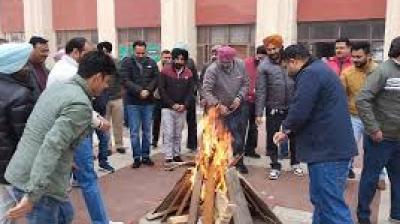 Union leaders highlighted alleged discrimination, claiming that while IAS and IPS officers receive regular DA hikes, over 3.5 lakh employees and 4 lakh pensioners continue to wait for their dues. File Photo.