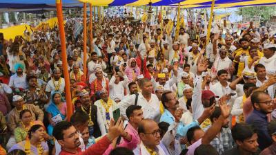 Aam Aadmi Party stages massive protest at Gardanibagh, Patna against eviction of Bihari families in Delhi