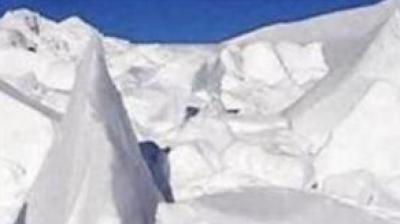 Snow avalanche blocks Jawahar tunnel, Srinagar-Jammu NH closed