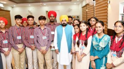 CM Mann with students 