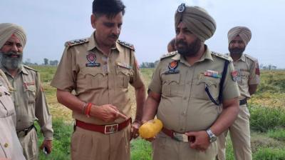 Punjab Police & BSF Recovers Heroin from Indo-Pak Border