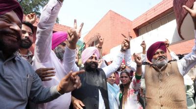 AAP Punjab Celebrates Court's Verdict in Favour of Arvind Kejriwal and AAP Leaders with Festive Fervour in Chandigarh File Photo.