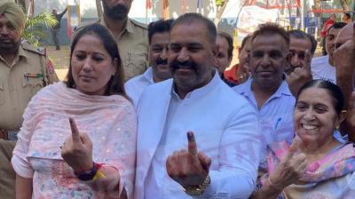 AAP Candidate Sushil Rinku & Family cast vote 