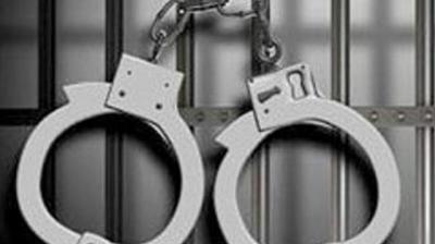 6 drug peddlers held