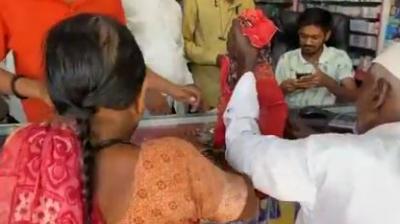 Heart-Touching Story: Elderly Beggar Buys Mangalsutra for His Wife with Coins in Maharashtra