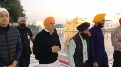 Jimmy Shergill Pays Obeisance at Golden Temple